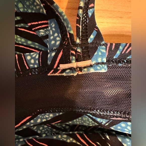Lululemon Leaf Print Sports Bra in Black - Size 6 -Non Padded - Picture 13 of 13